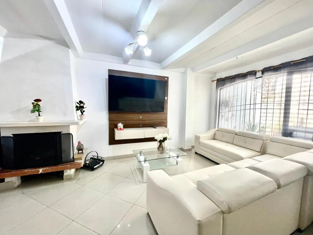Casa De Las Flores Quito Homestay